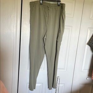 Women’s XXL Avalanche athletic track cargo pants. Elastic pockets drawstring